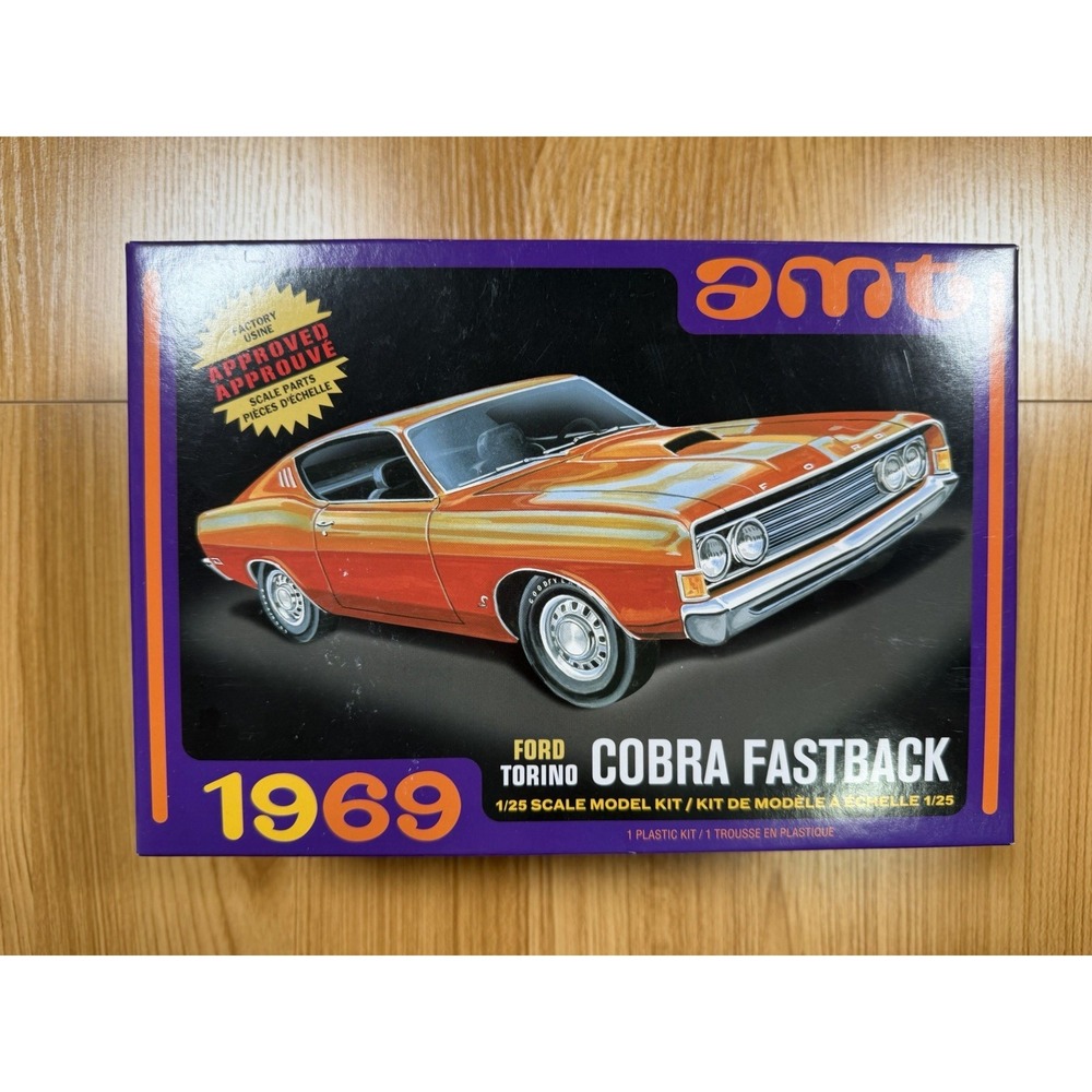 AMT 1969 Ford Torino Cobra Fastback 1/25 Scale Plastic Model Kit AMT1217M